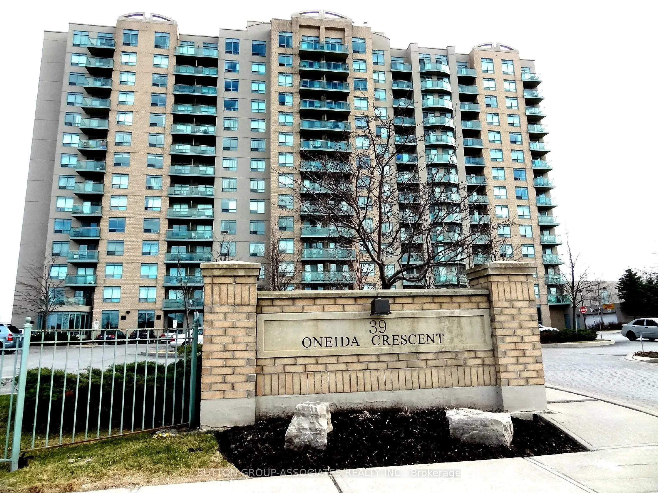 39 Oneida Crescent, #710