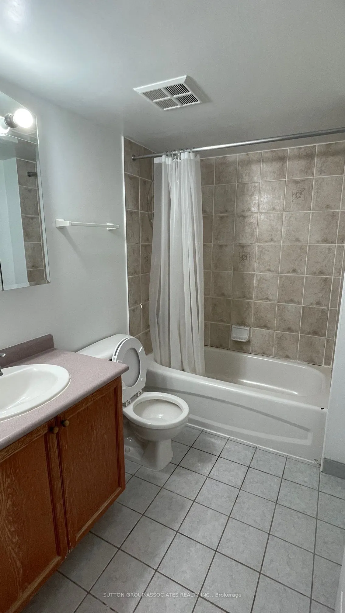 39 Oneida Crescent, #710