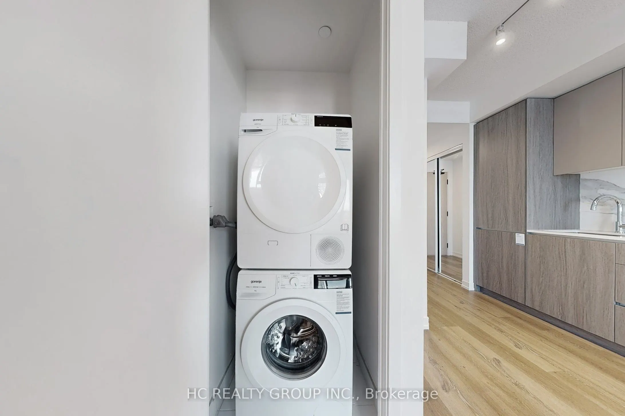 28 Interchange Way, #3816