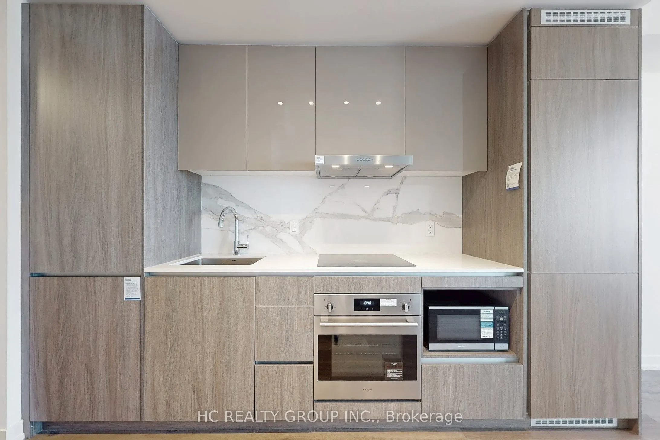 28 Interchange Way, #3816