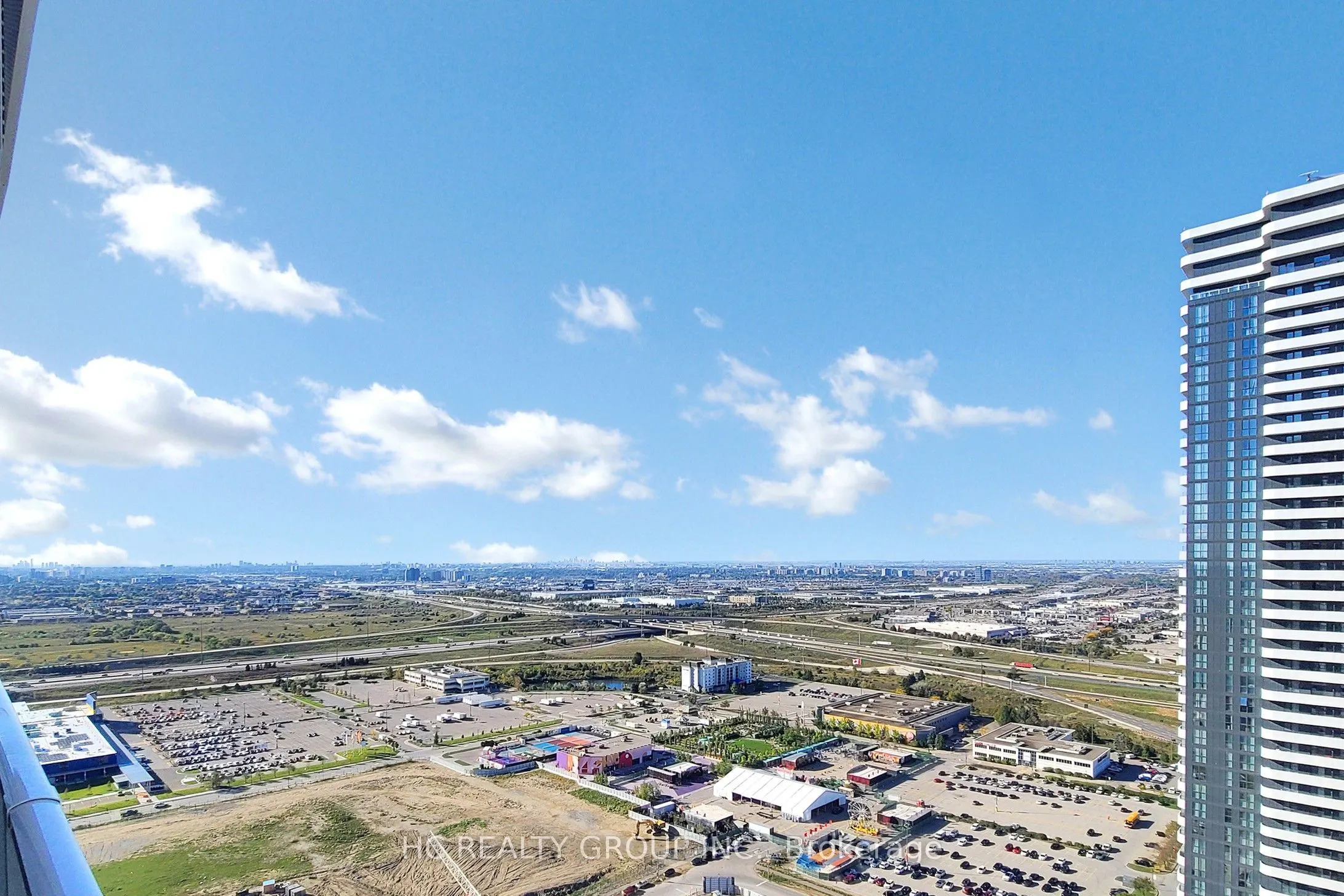 28 Interchange Way, #3816