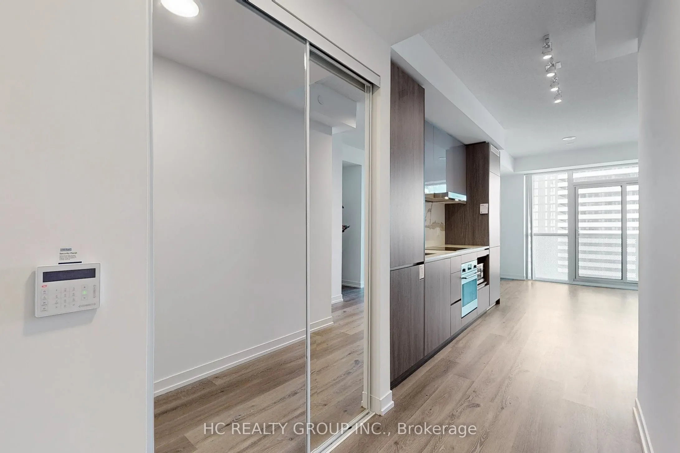 28 Interchange Way, #3816