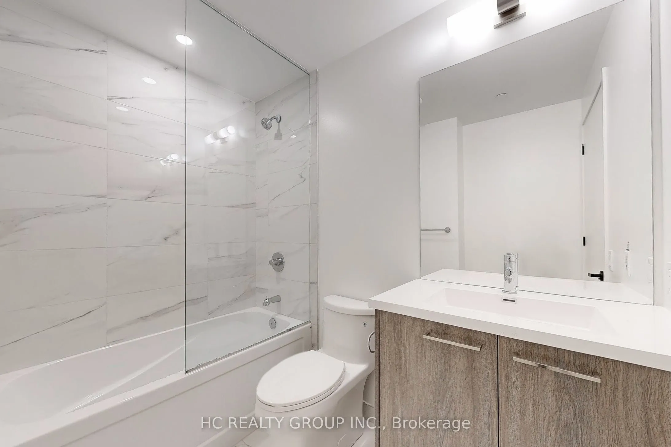 28 Interchange Way, #3816