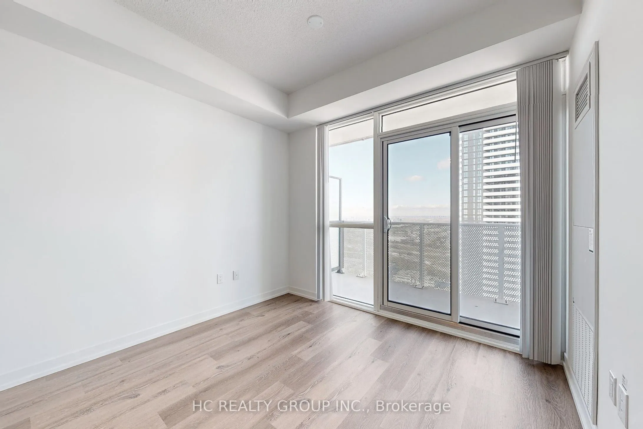 28 Interchange Way, #3816