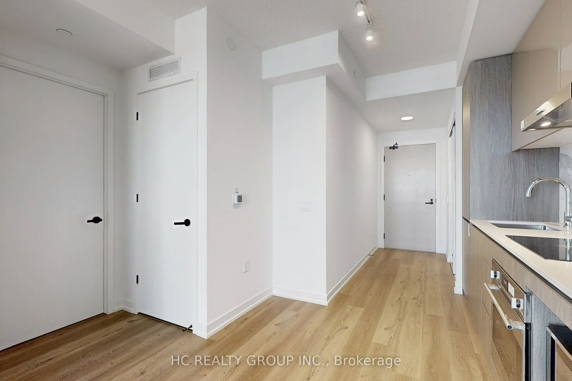 28 Interchange Way, #3816