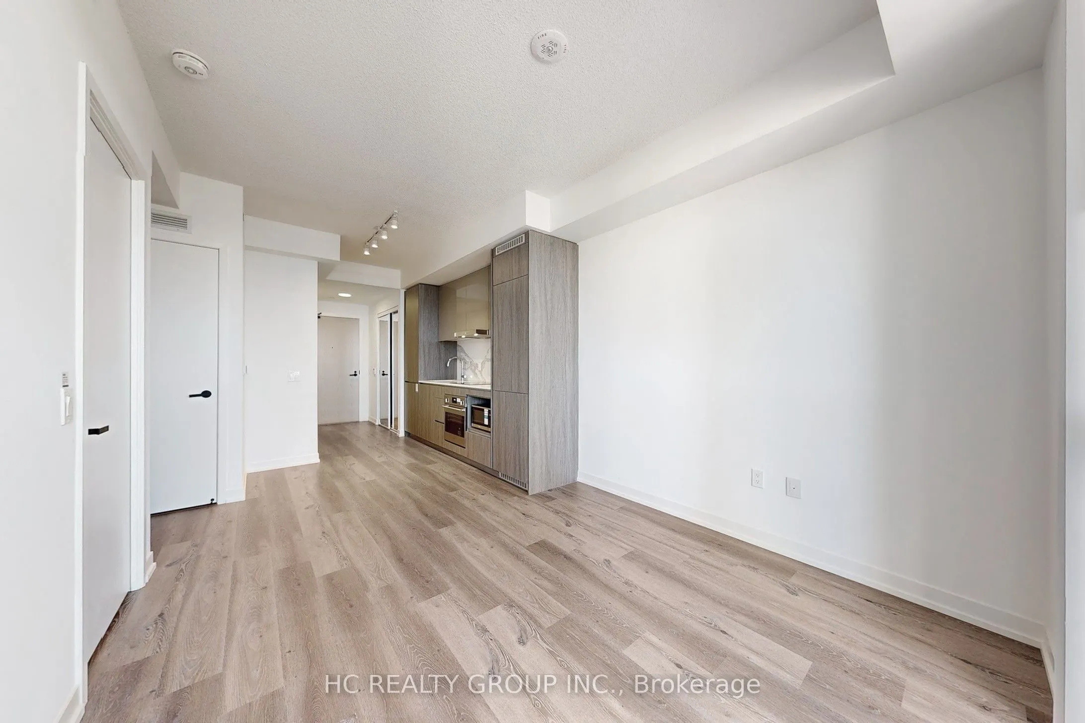 28 Interchange Way, #3816