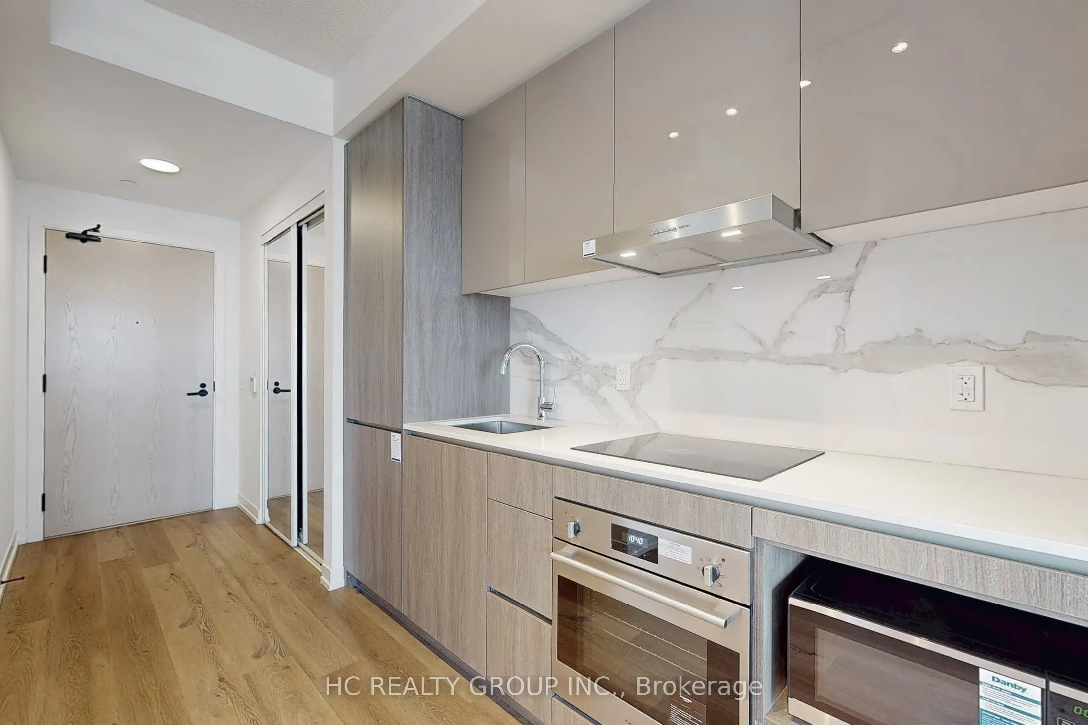 28 Interchange Way, #3816