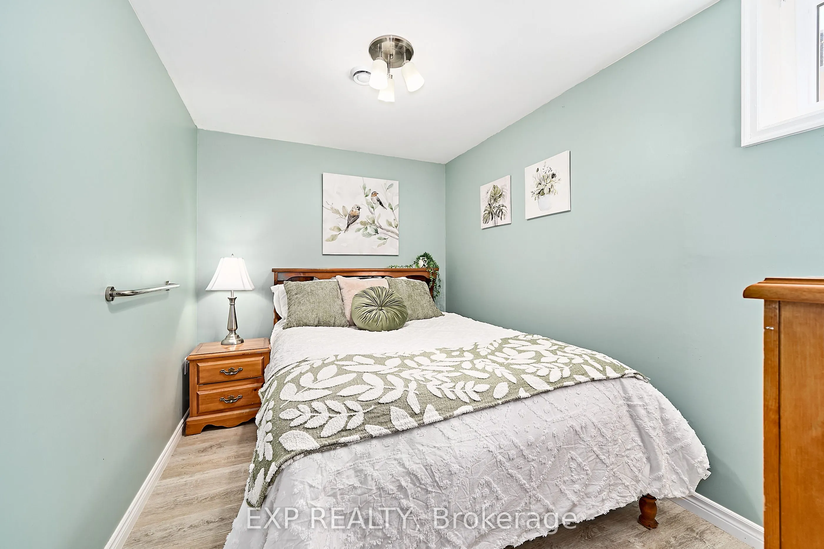 9 Hilda Avenue