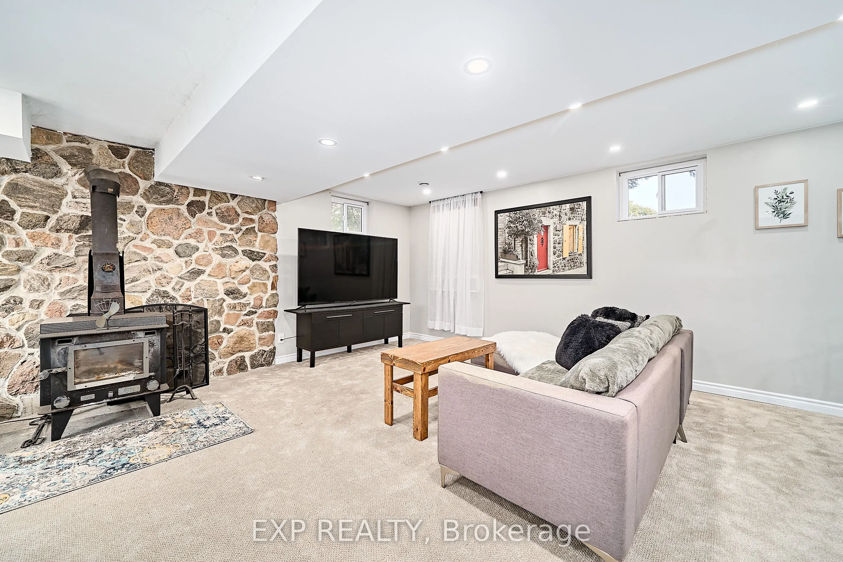 9 Hilda Avenue
