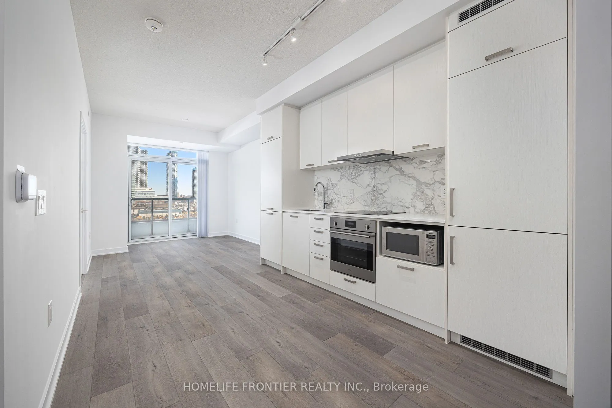 38 Honey Crisp Crescent, #819