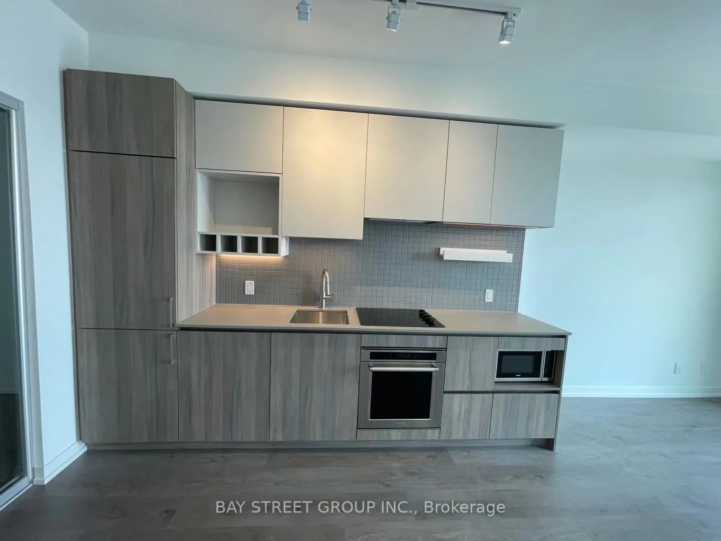 950 portage Parkway, #4