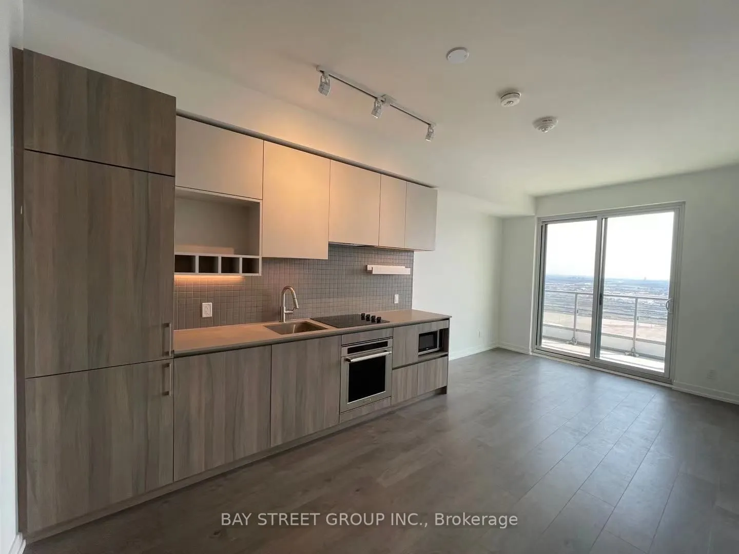 950 portage Parkway, #4