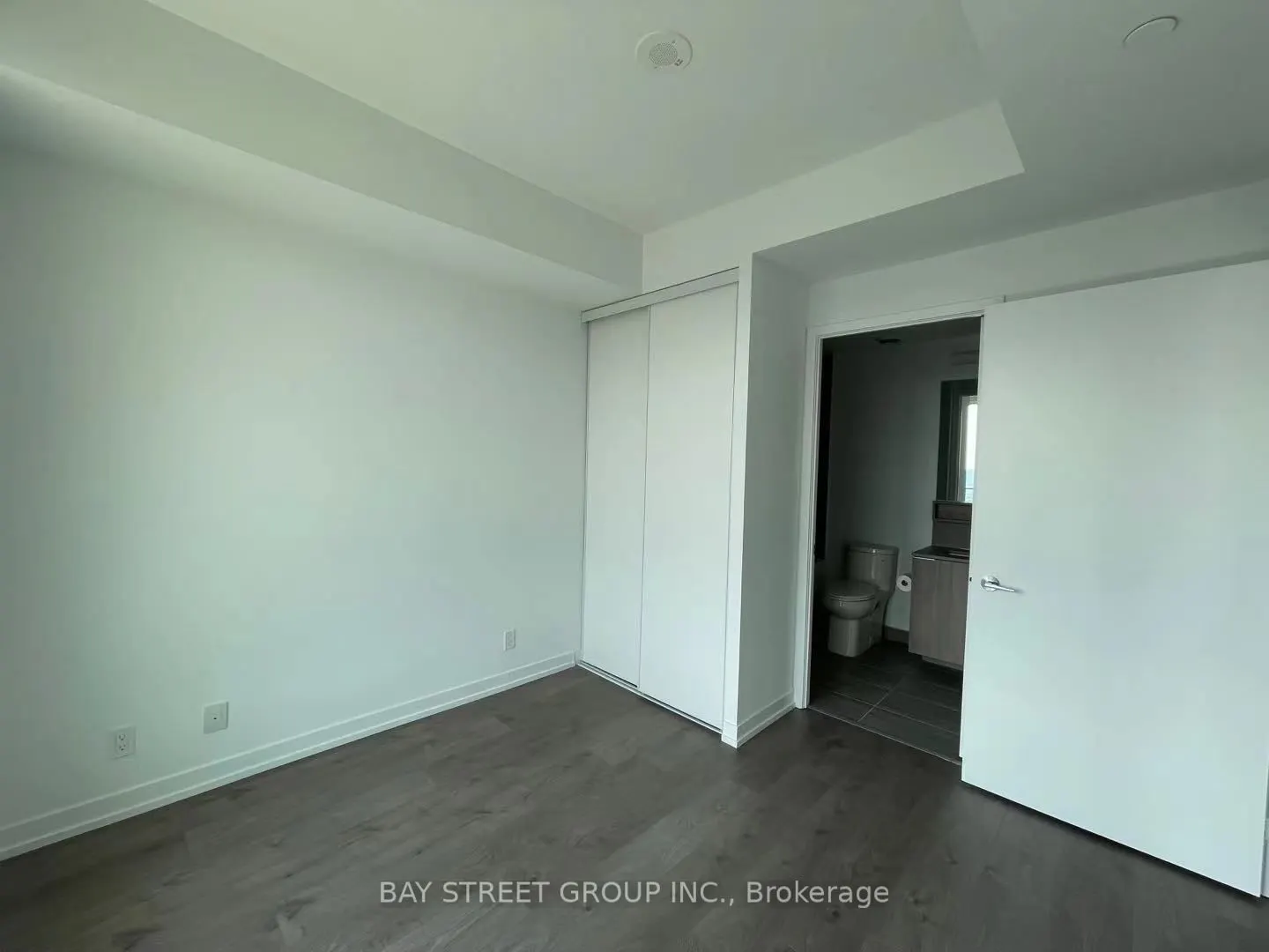 950 portage Parkway, #4