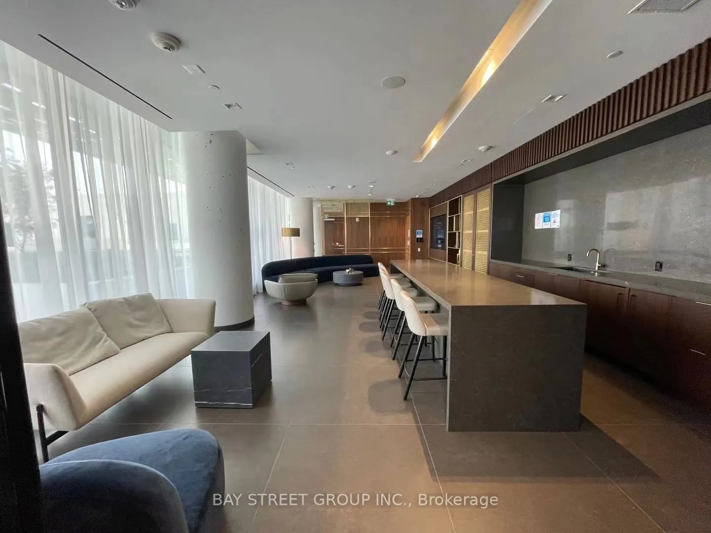 950 portage Parkway, #4