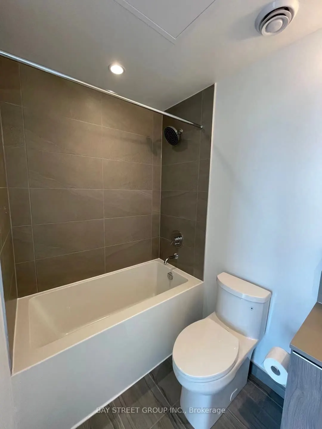 950 portage Parkway, #4
