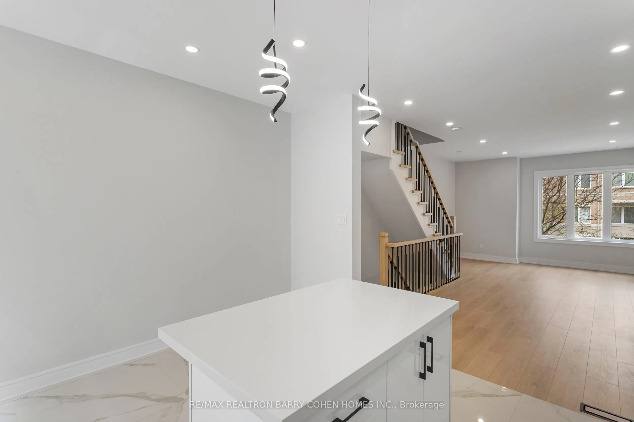 21 Galleria Parkway, #21