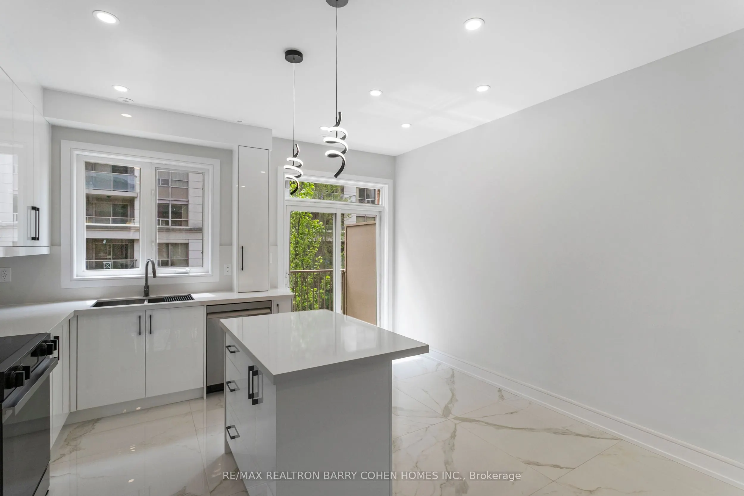 21 Galleria Parkway, #21