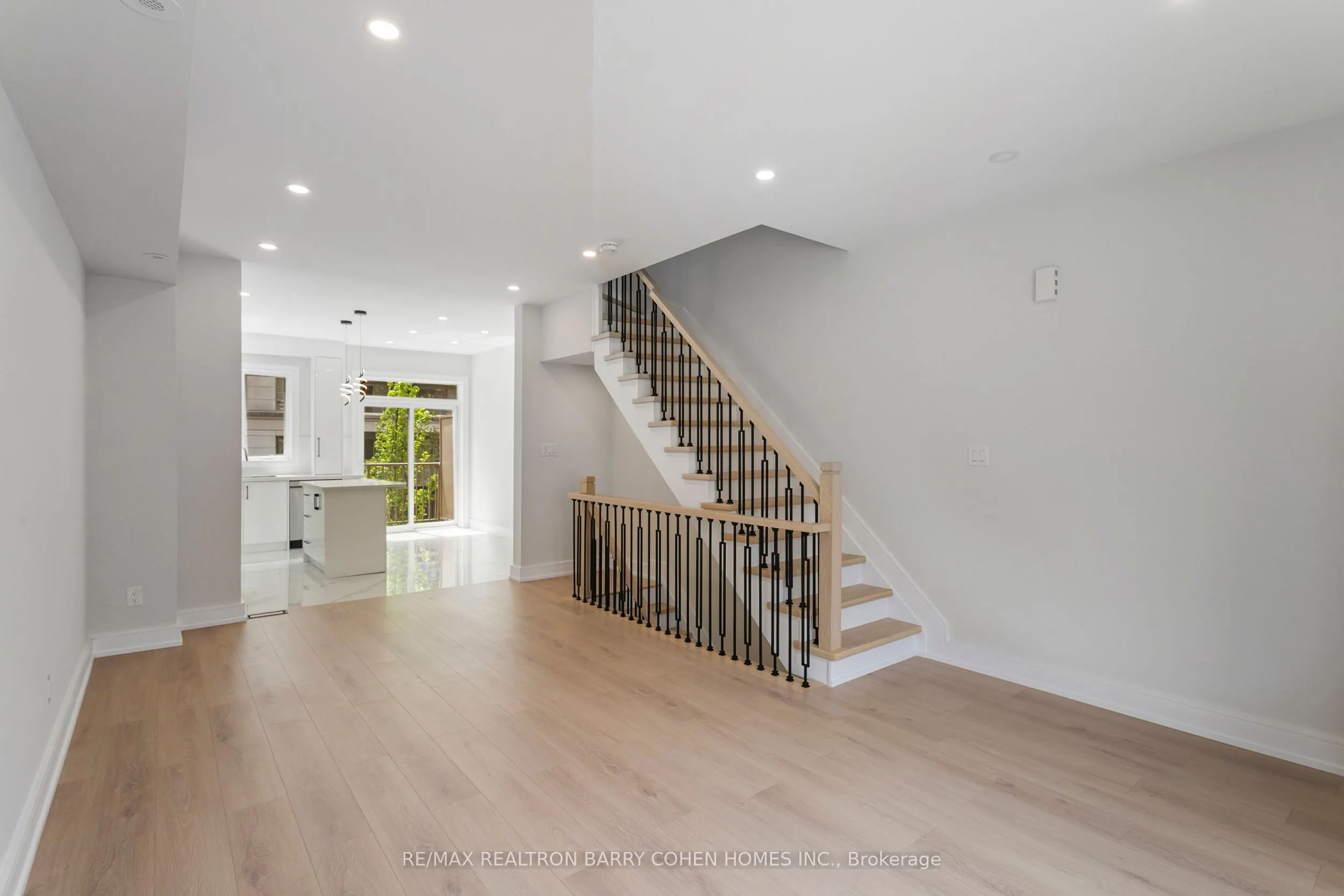 21 Galleria Parkway, #21