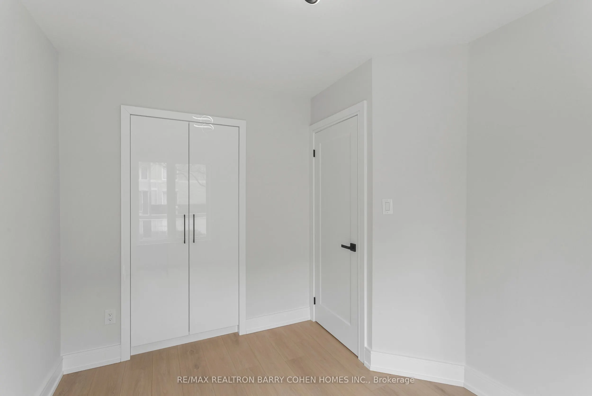 21 Galleria Parkway, #21
