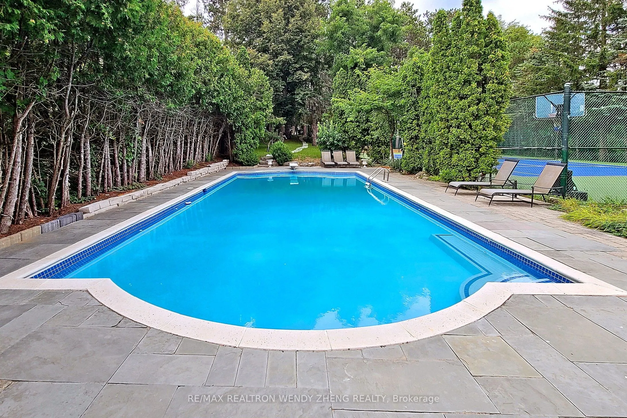 305 Woodland Acres Crescent