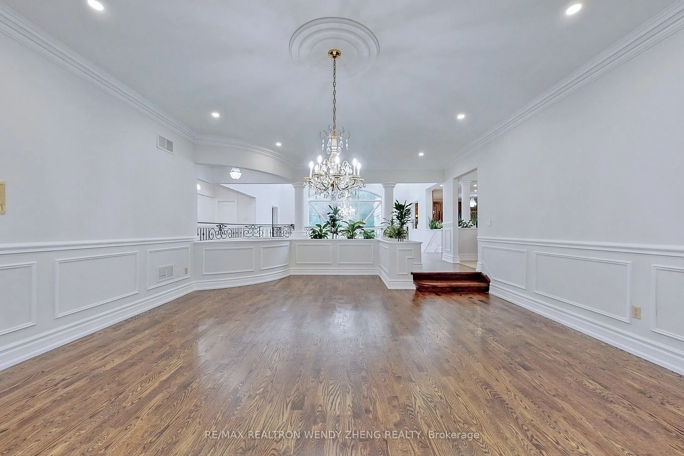 305 Woodland Acres Crescent