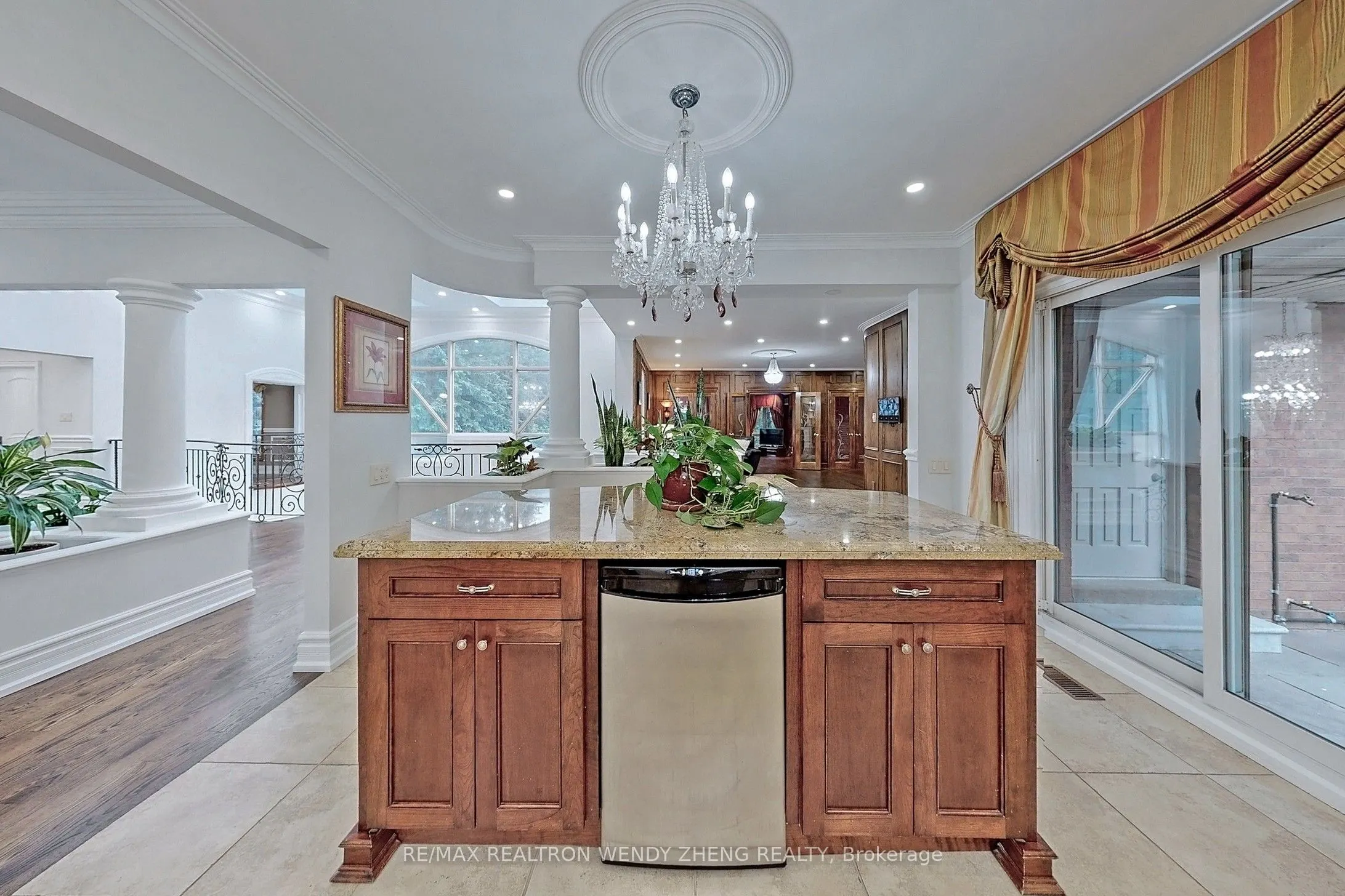 305 Woodland Acres Crescent
