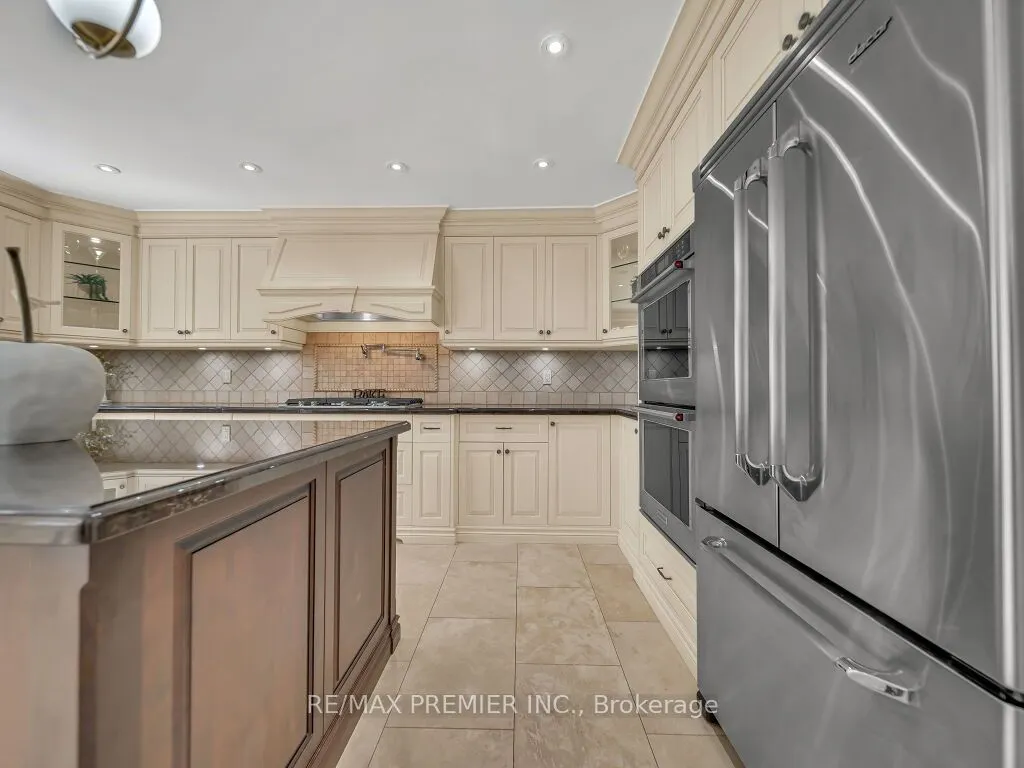 606 Brooker Ridge