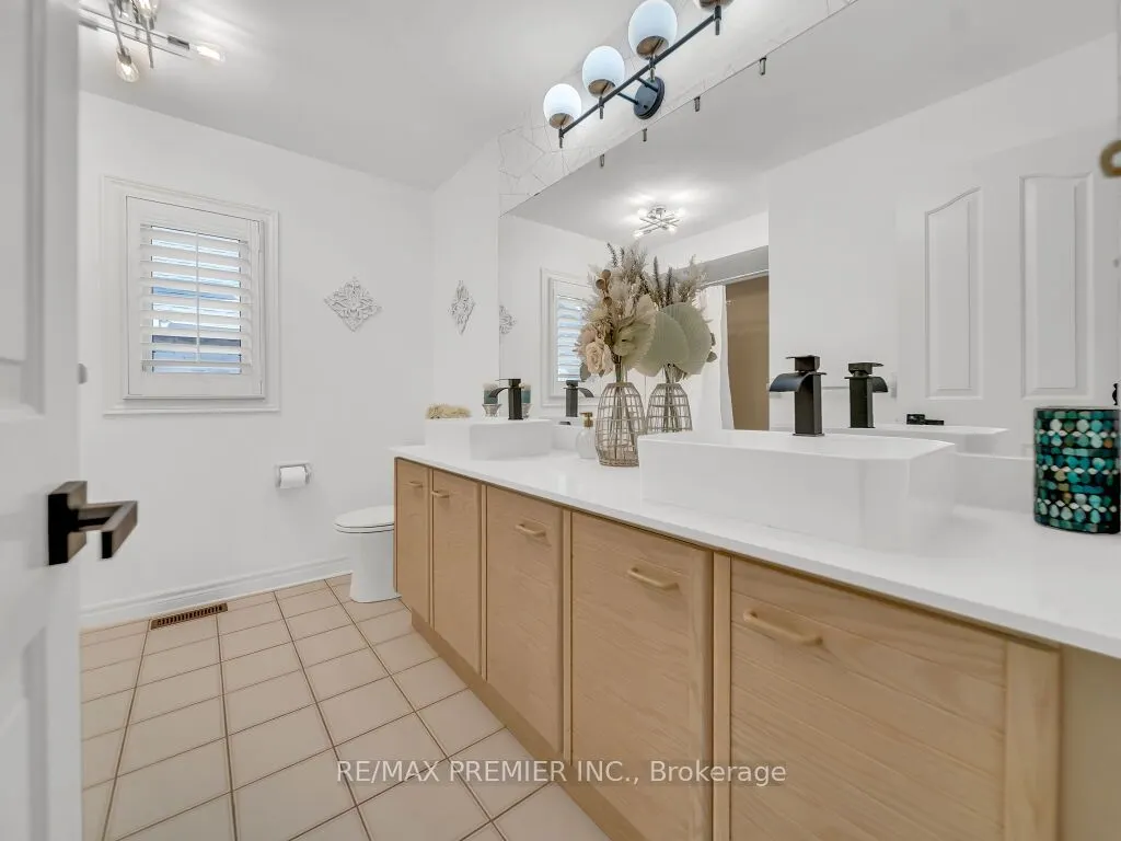 606 Brooker Ridge