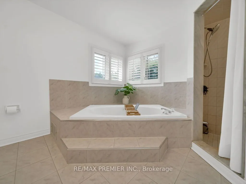606 Brooker Ridge