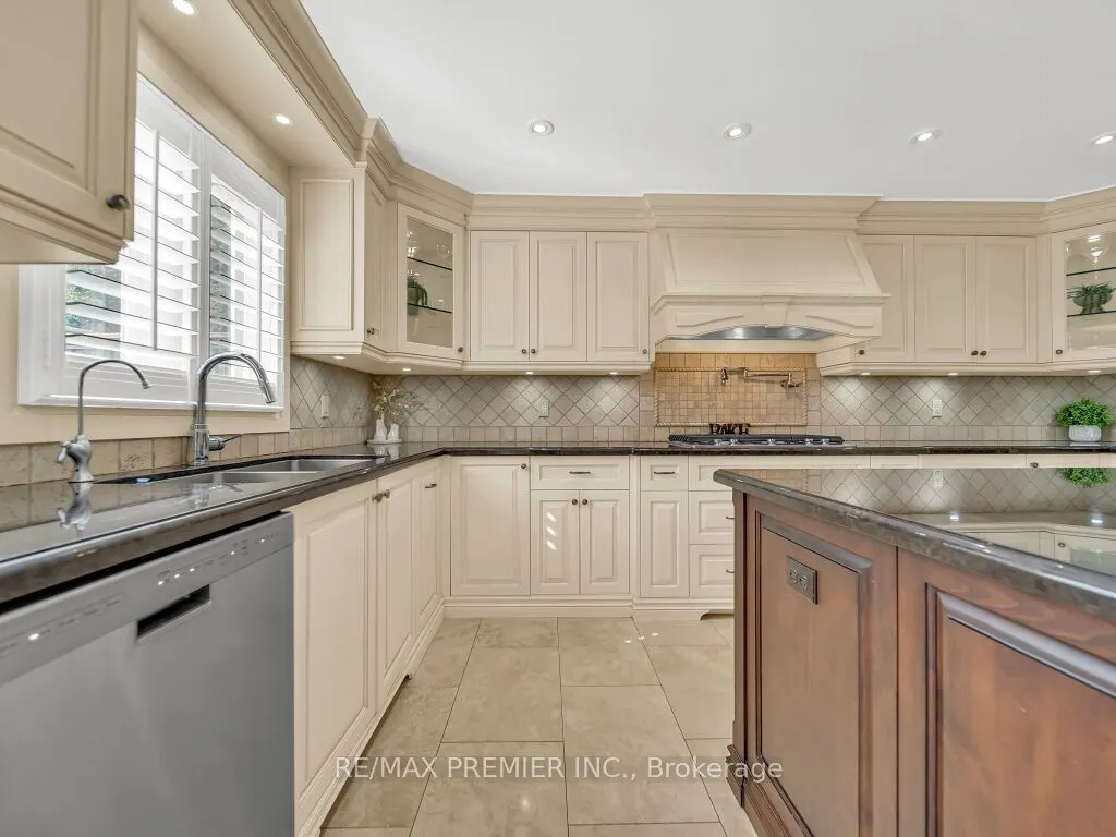 606 Brooker Ridge