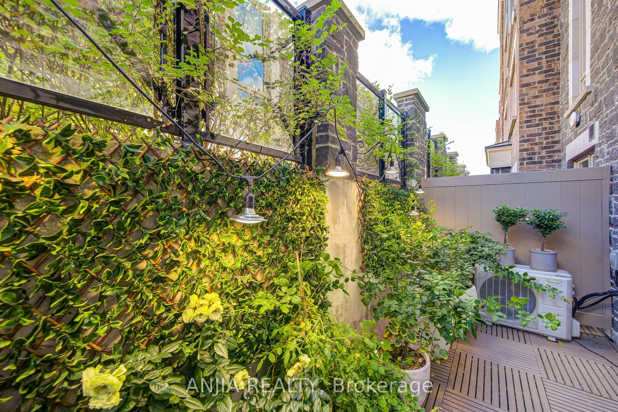 11 Dunsheath Way, #1205