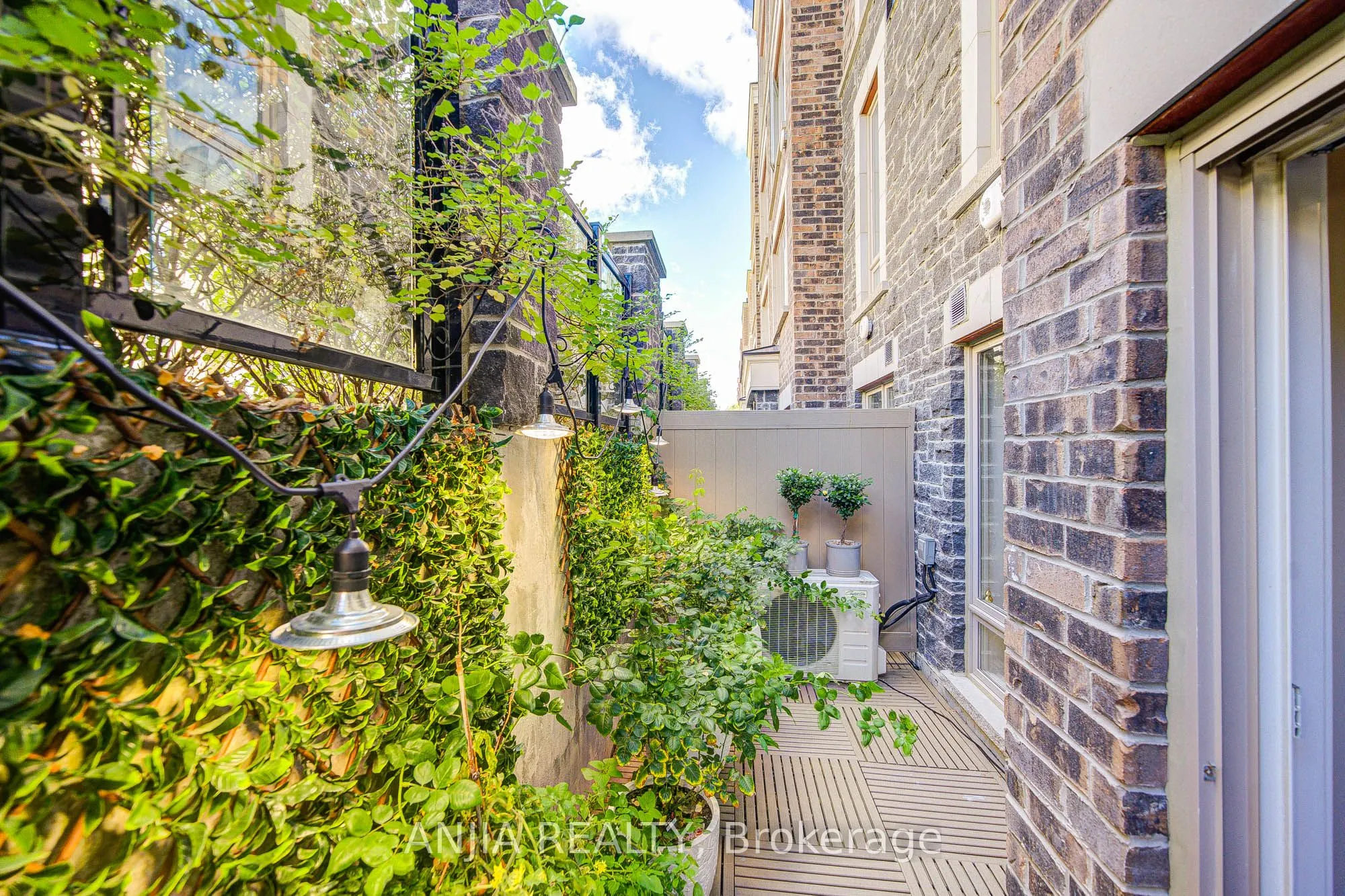 11 Dunsheath Way, #1205