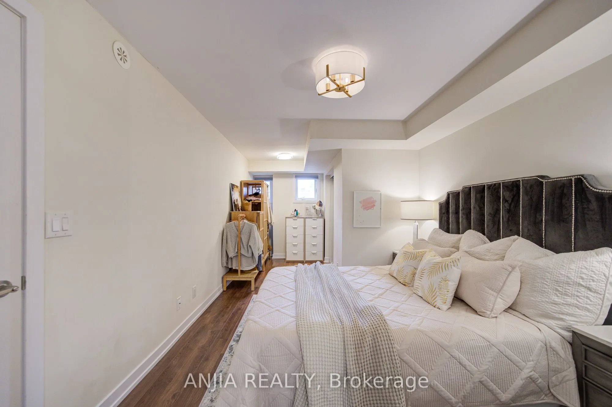 11 Dunsheath Way, #1205