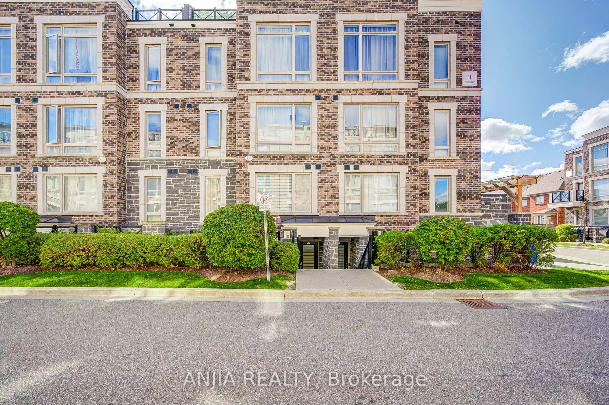 11 Dunsheath Way, #1205