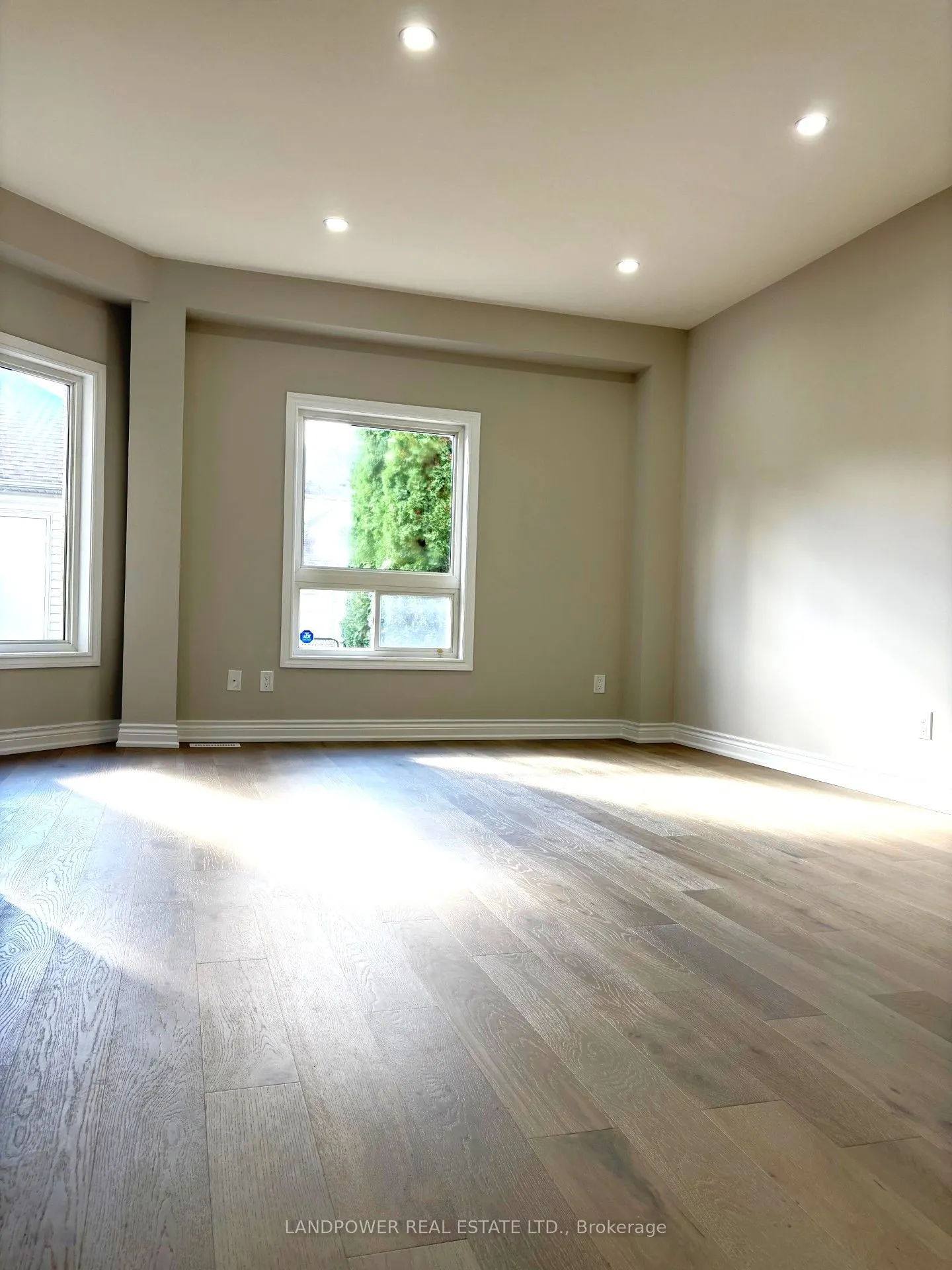 447 Hollandview Trail