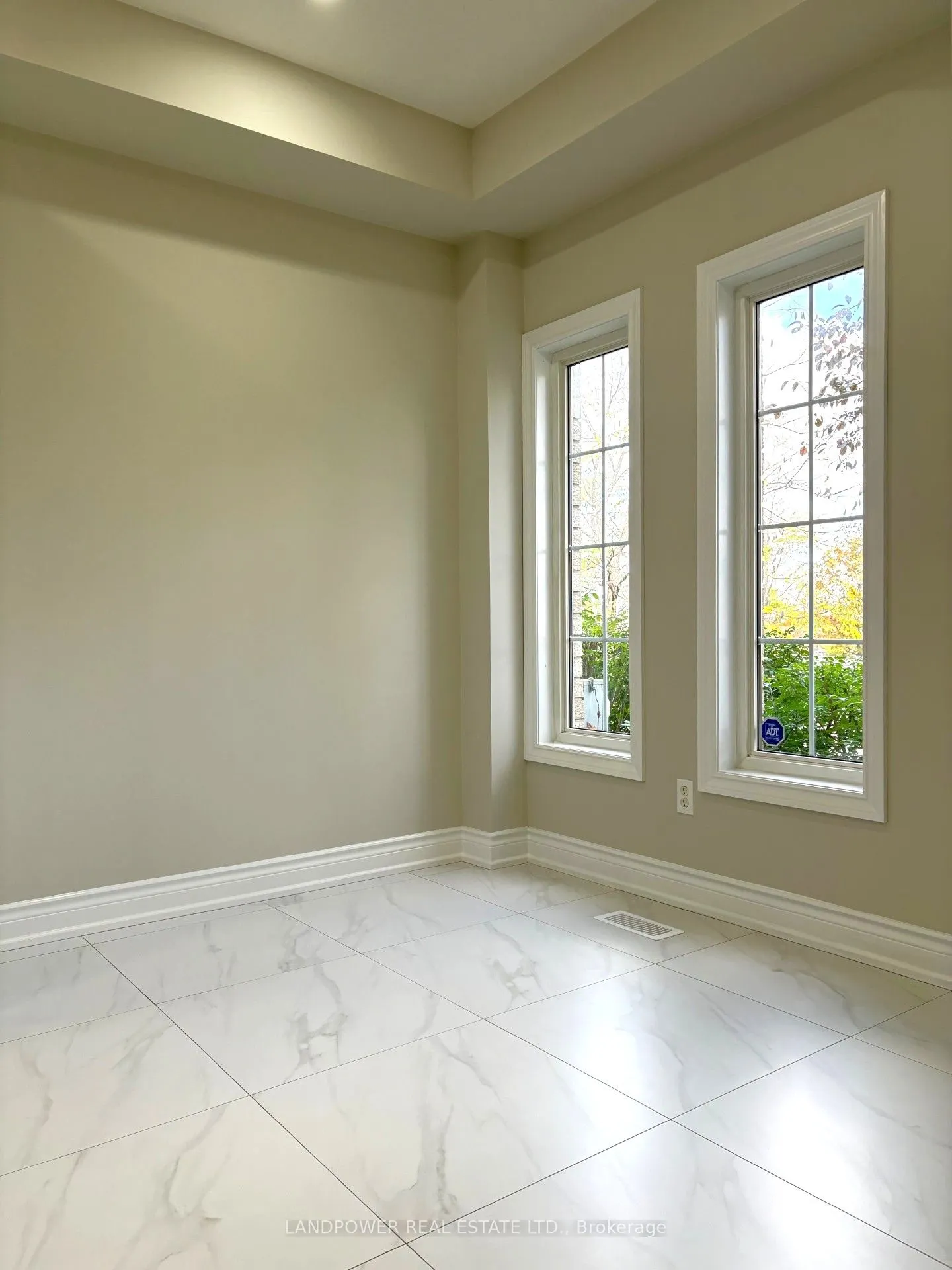 447 Hollandview Trail