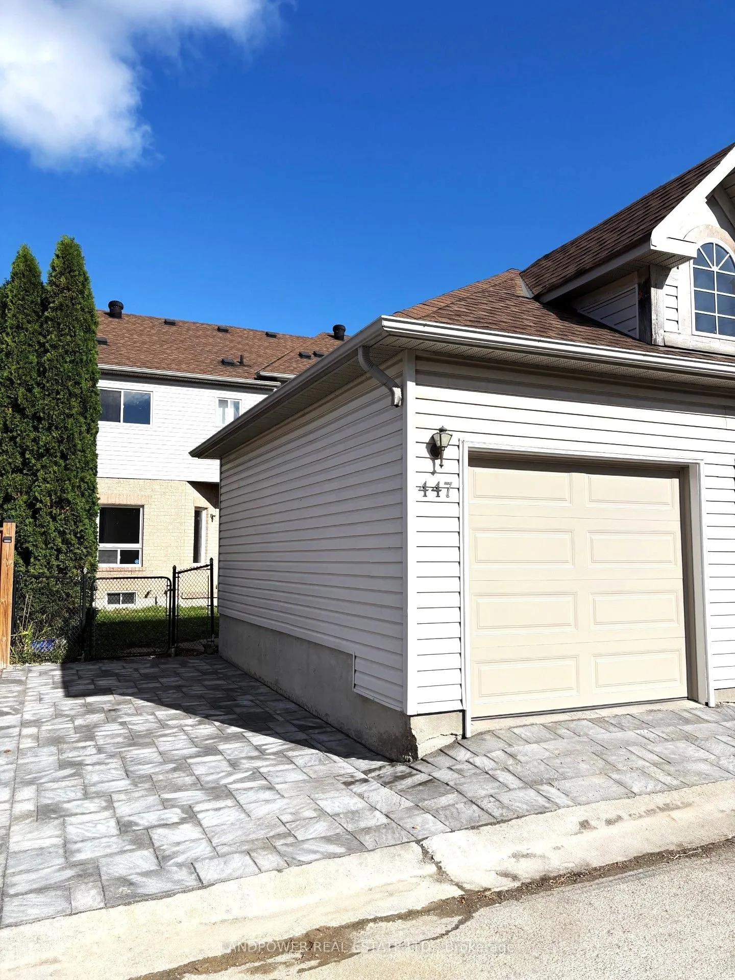 447 Hollandview Trail