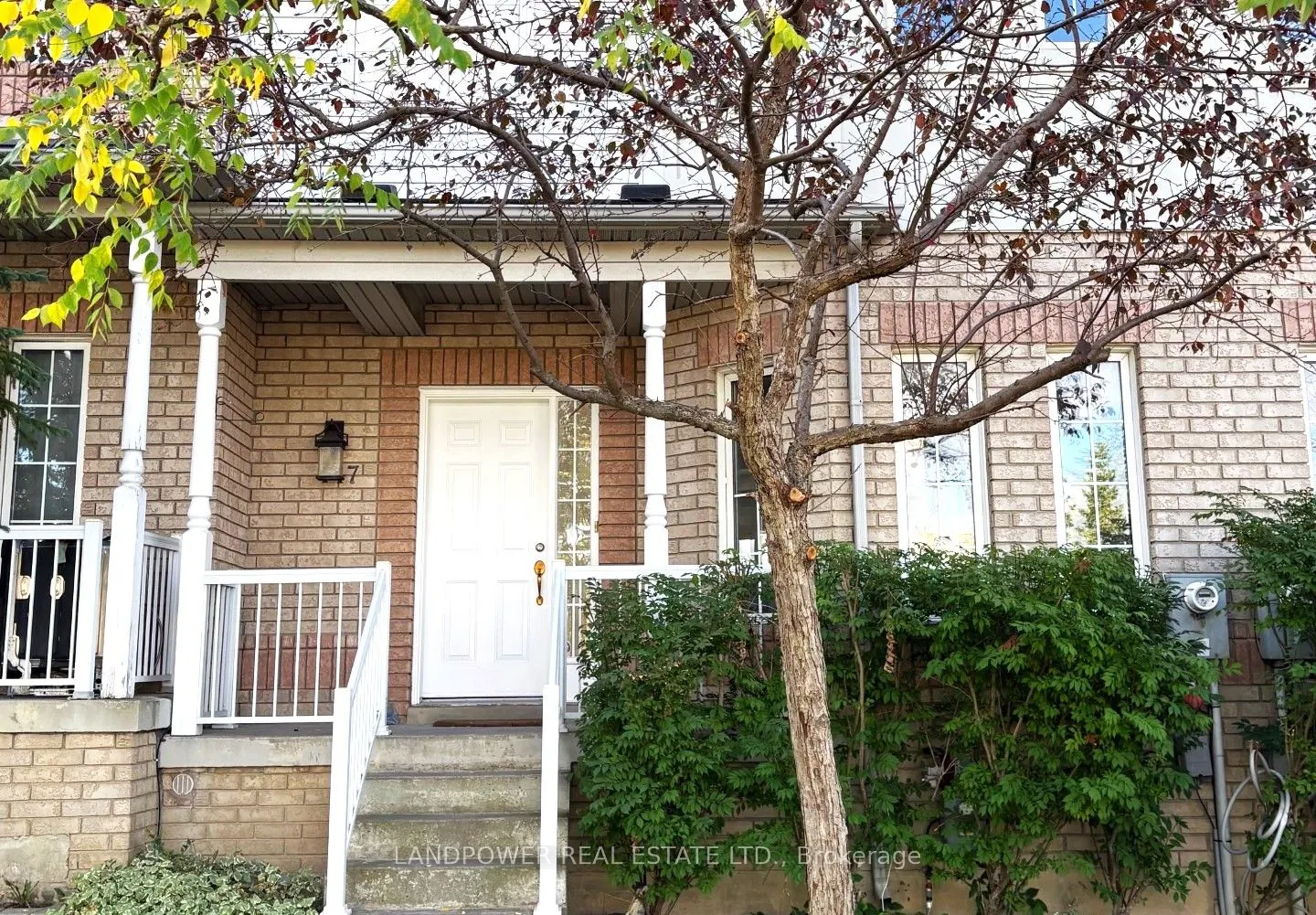 447 Hollandview Trail