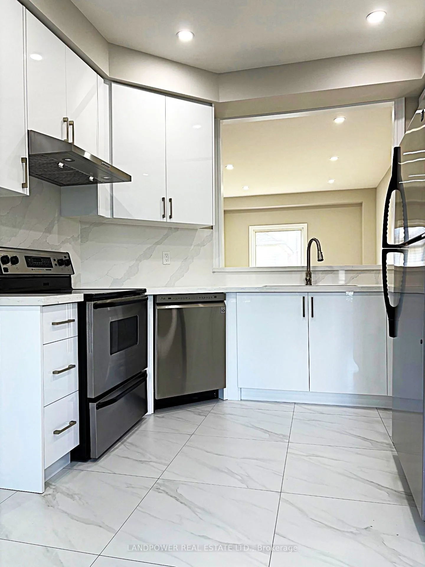 447 Hollandview Trail