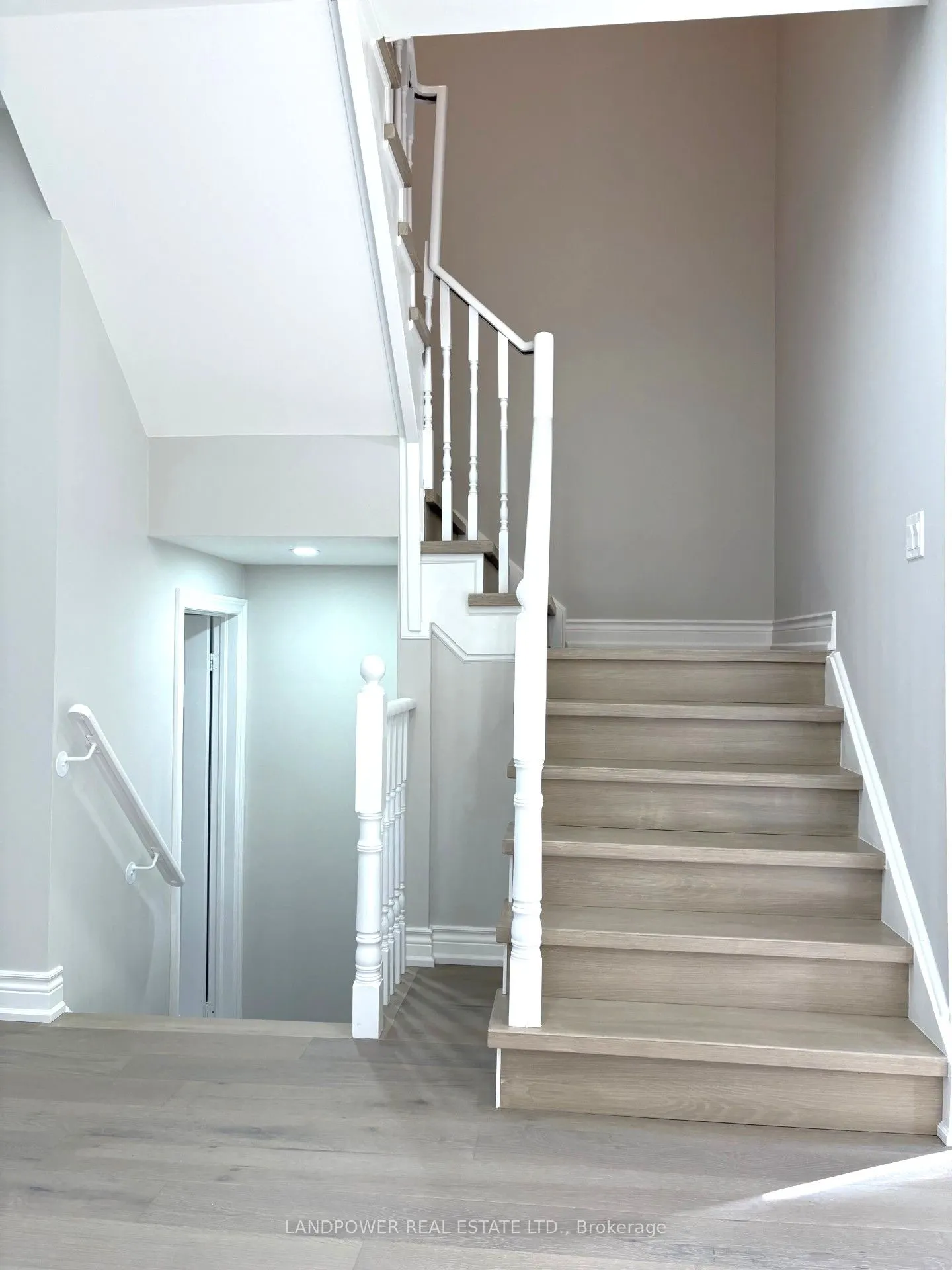 447 Hollandview Trail