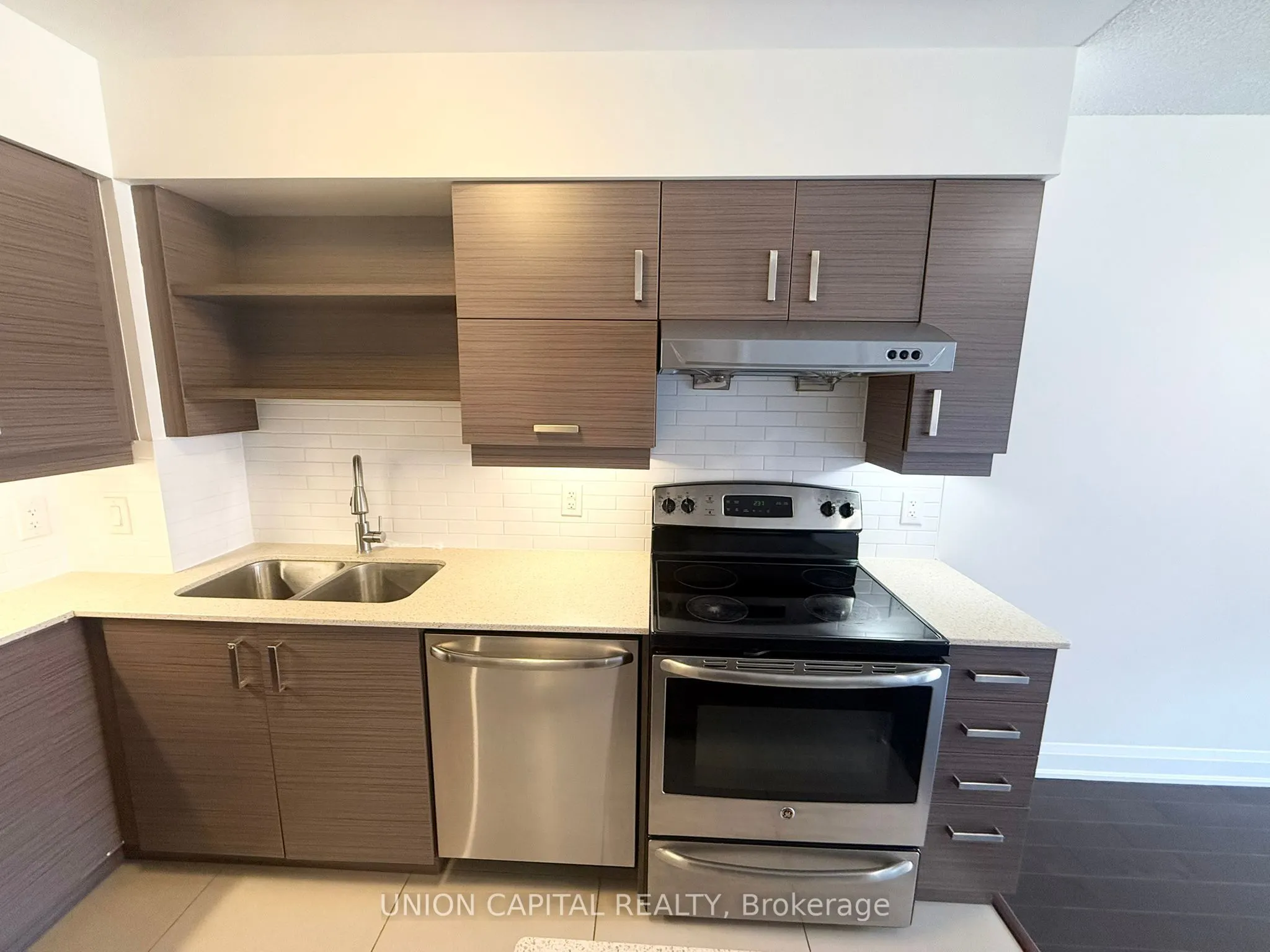 8200 BIRCHMOUNT Road