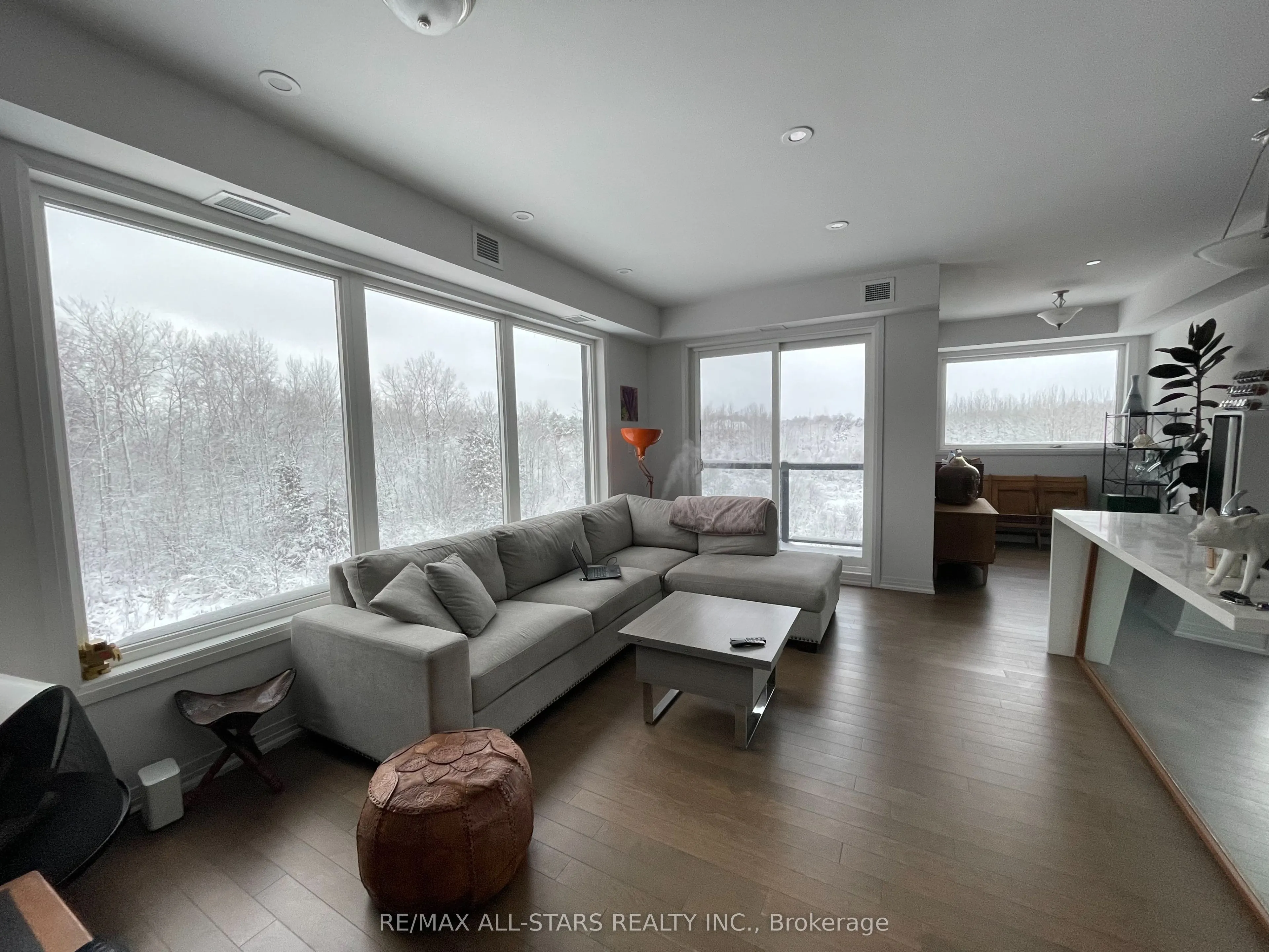 164 Cemetery Road, #303