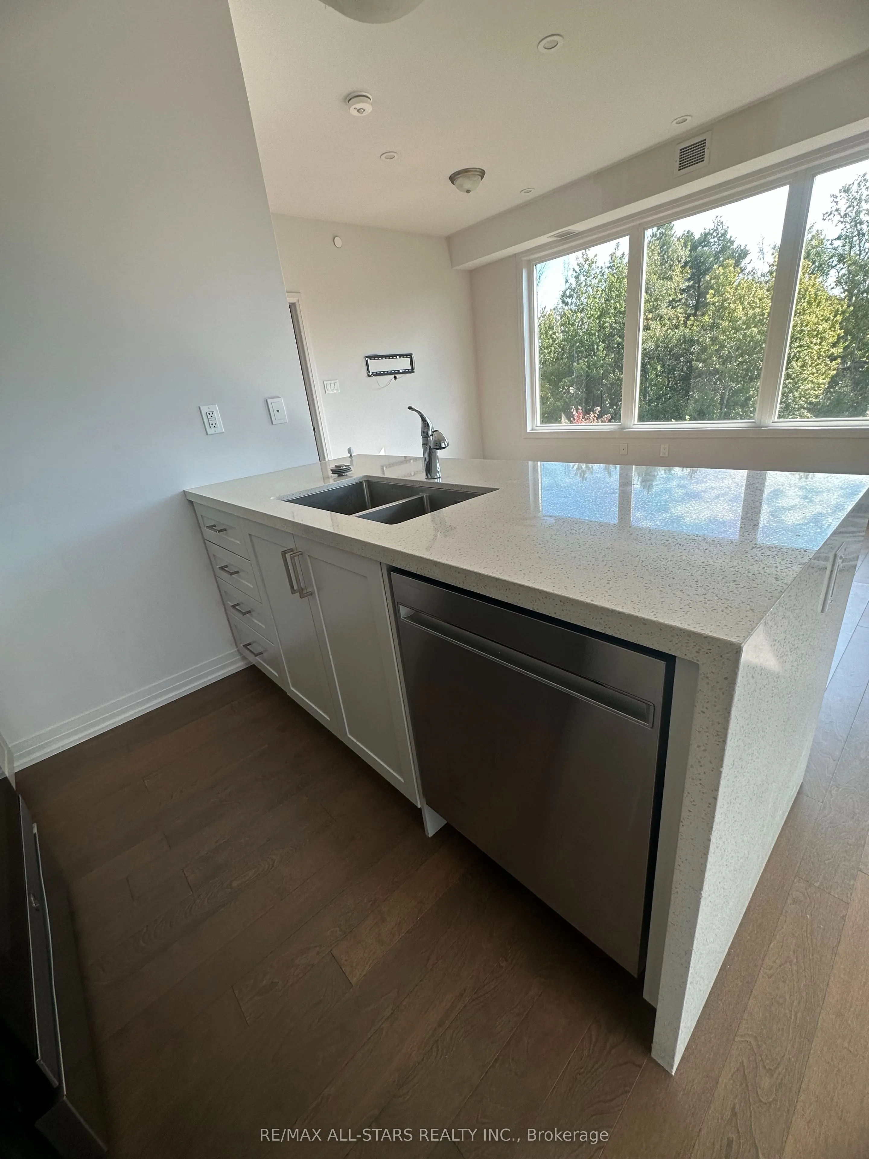 164 Cemetery Road, #303
