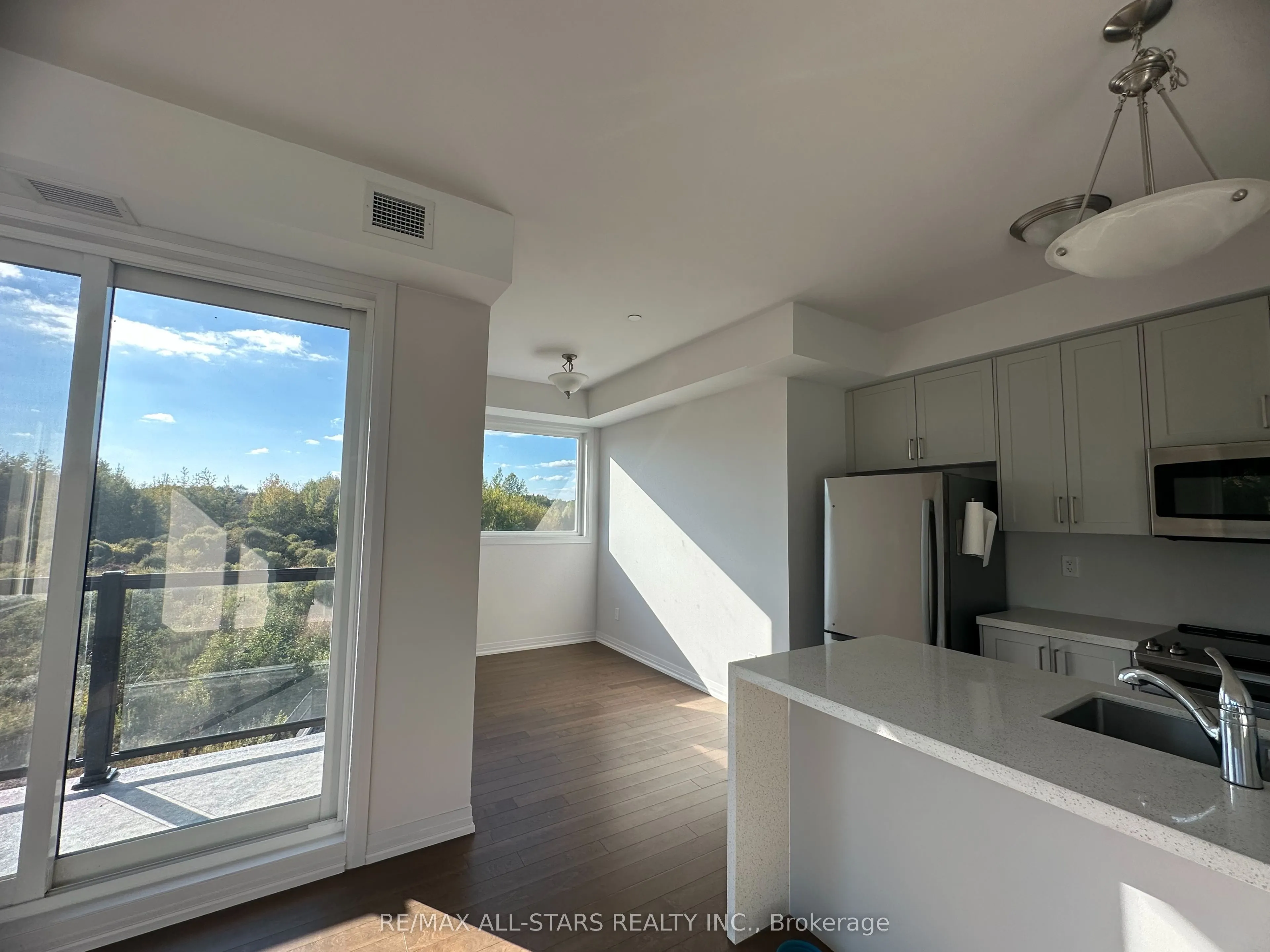 164 Cemetery Road, #303