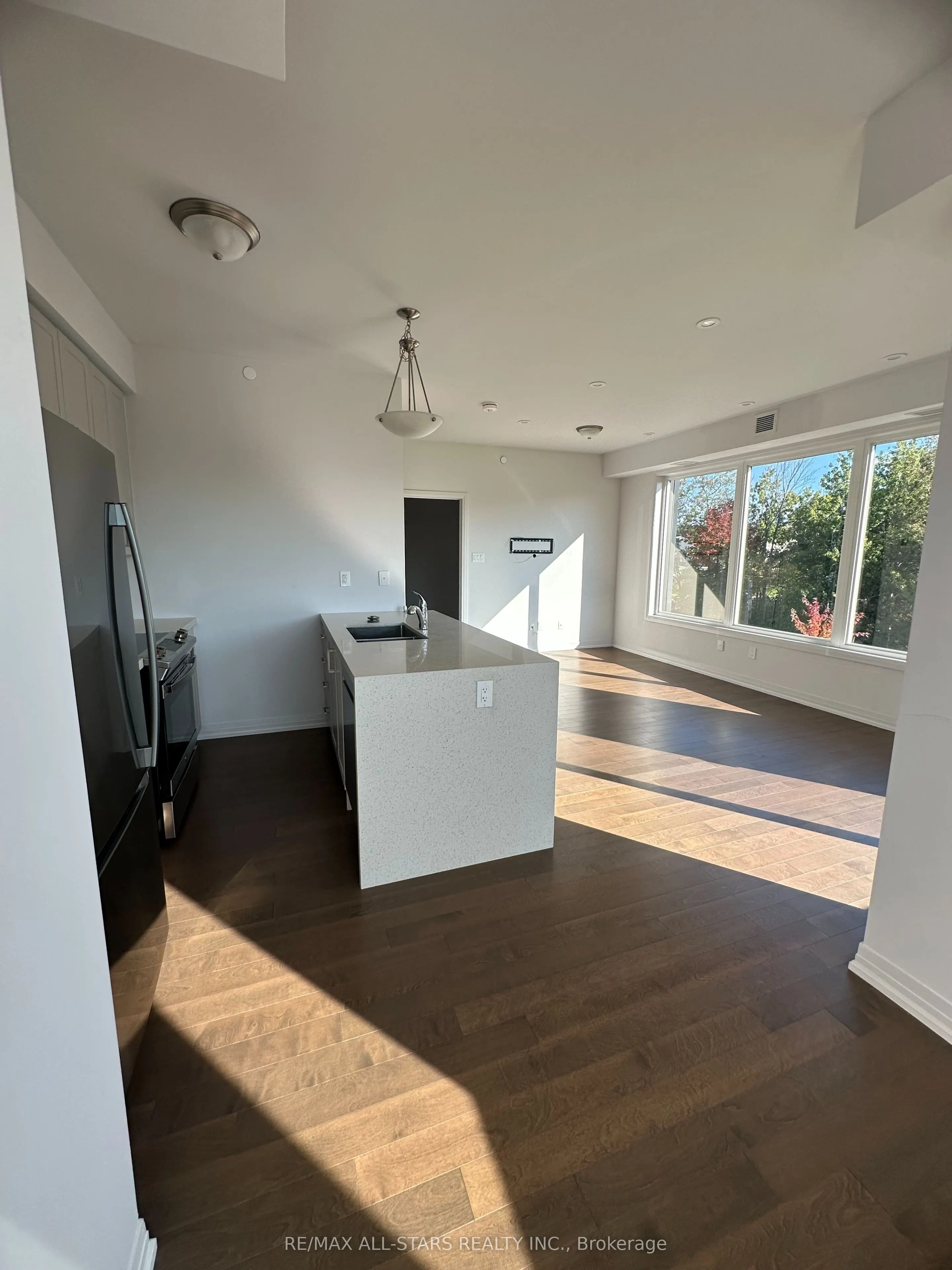 164 Cemetery Road, #303
