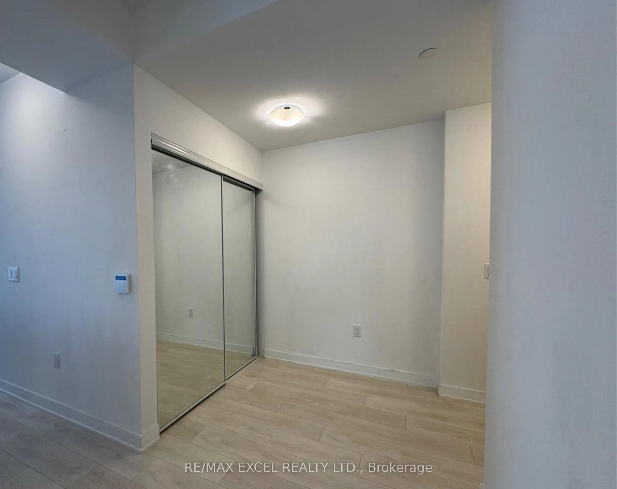 95 Oneida Crescent, #1204