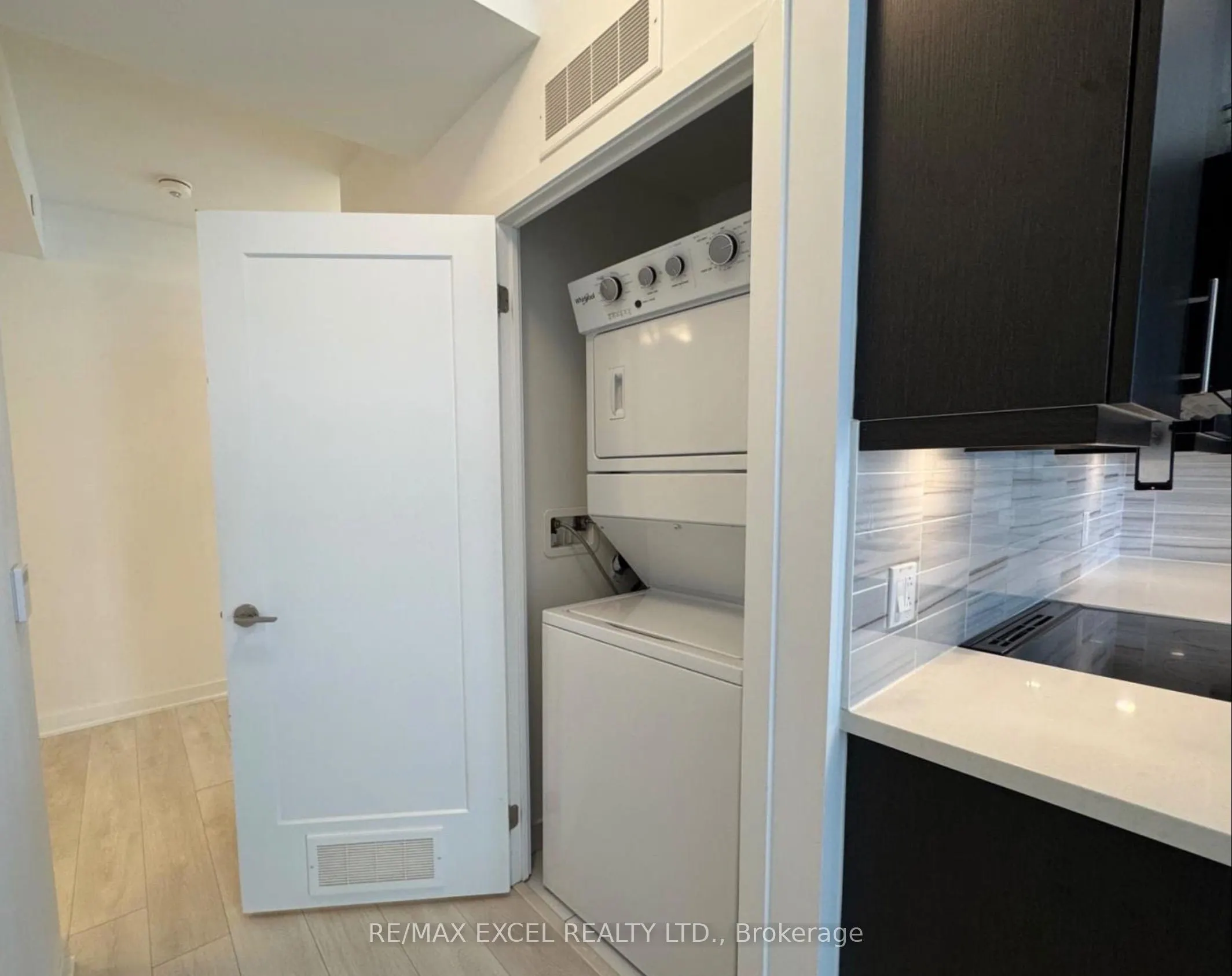 95 Oneida Crescent, #1204