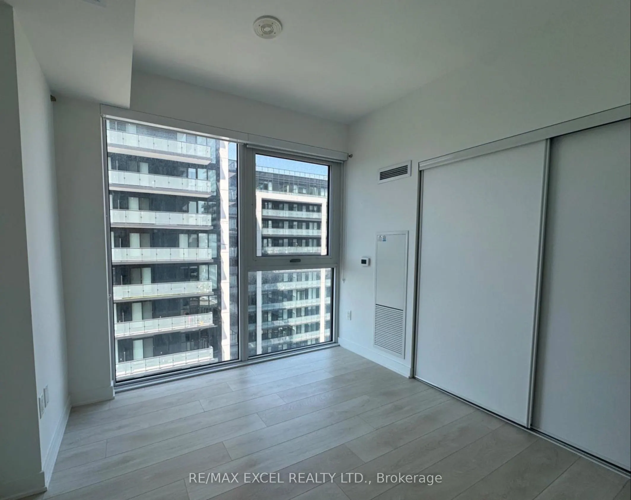 95 Oneida Crescent, #1204