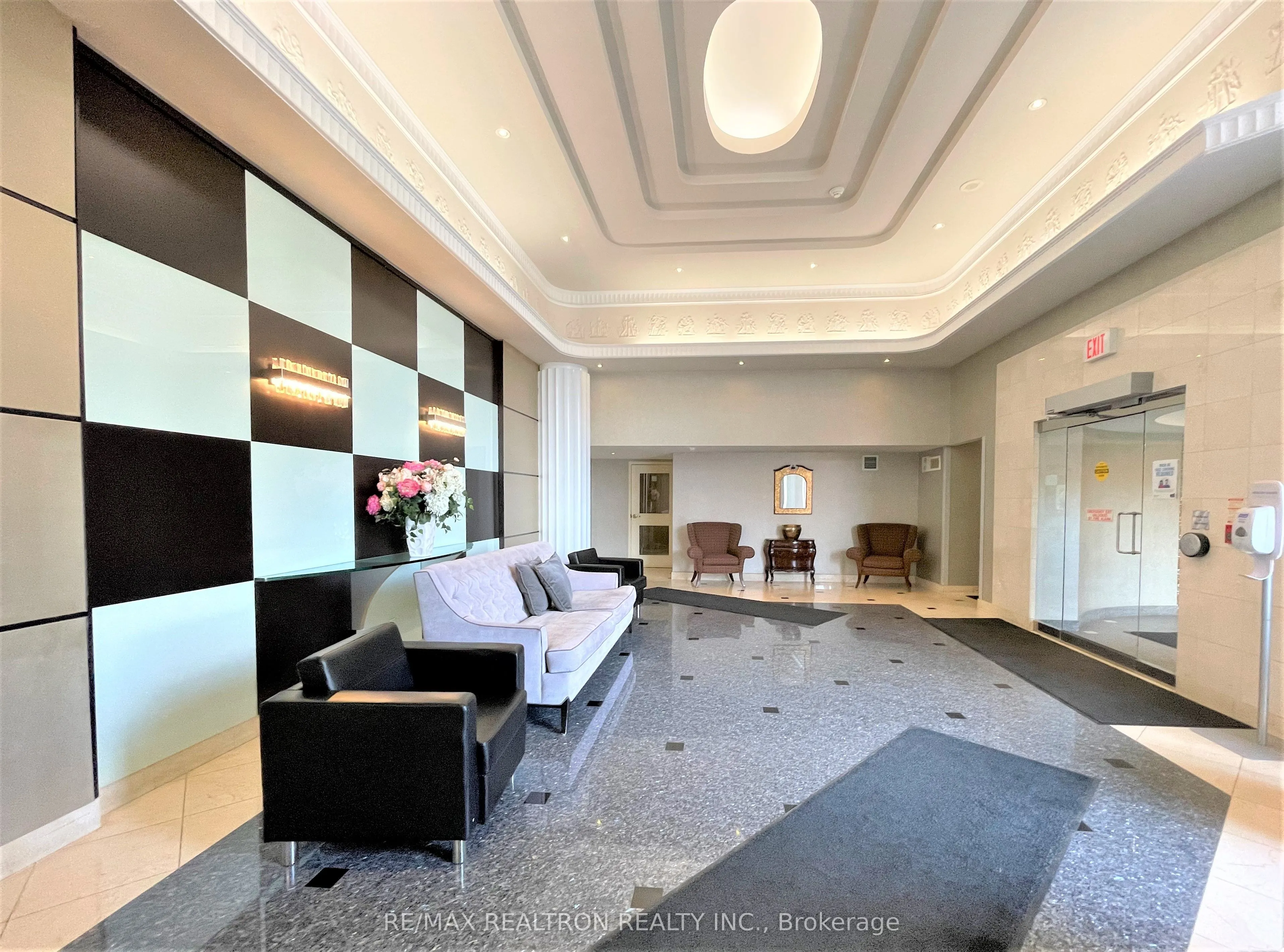 9015 Leslie Street, #1008