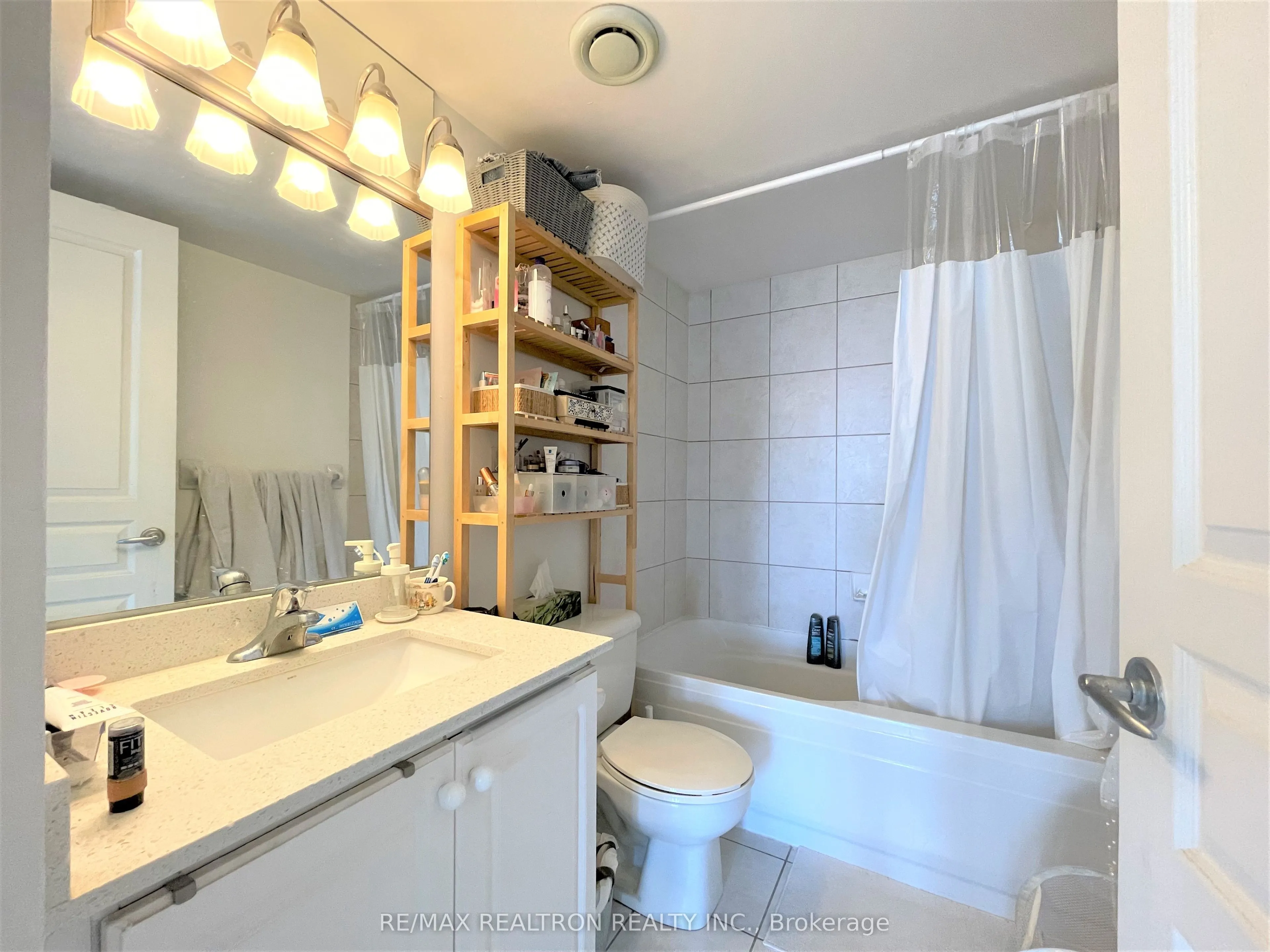 9015 Leslie Street, #1008